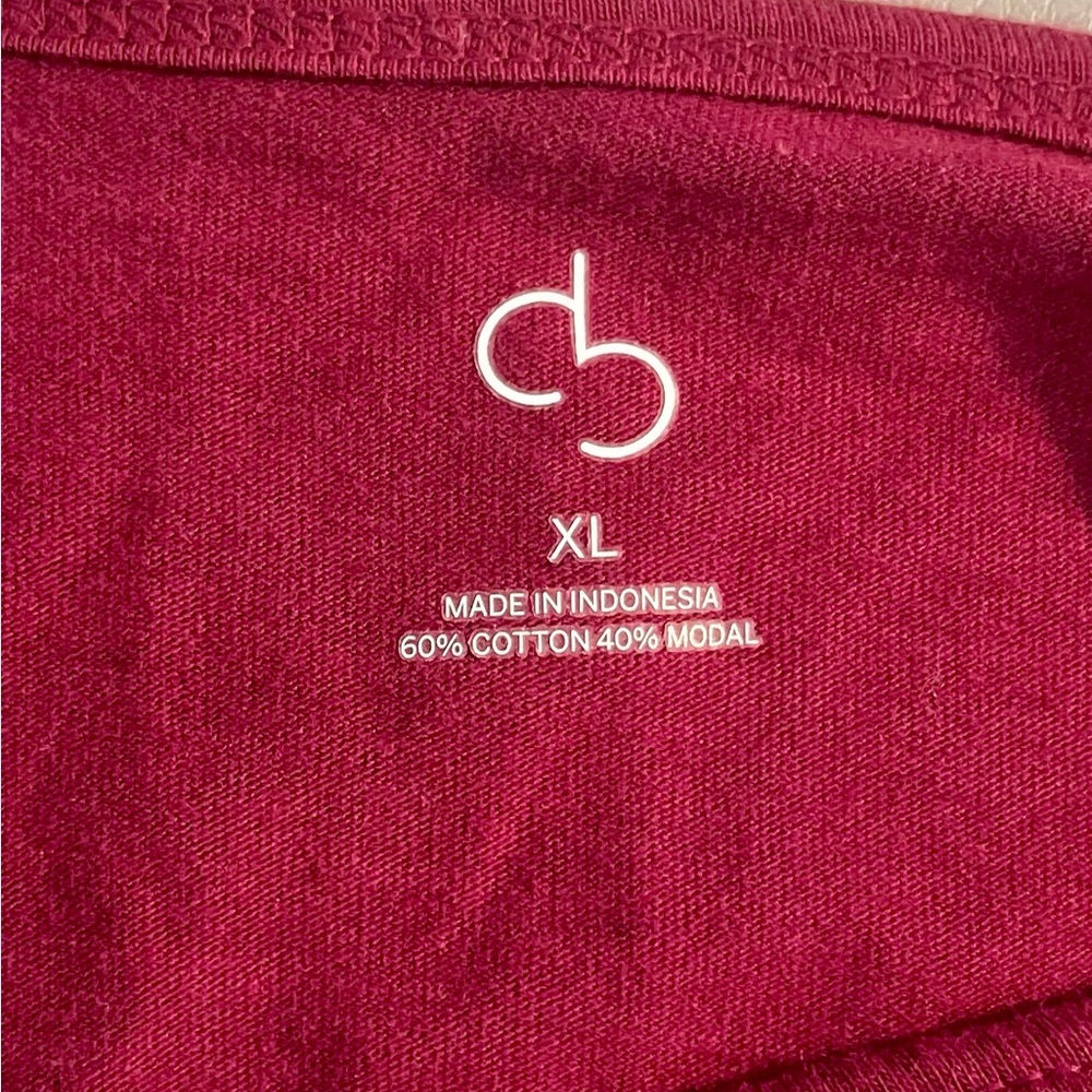 🔥2/$24 or 3/$30🔥 Women's Burgundy Long Sleeve Top - Picture 3 of 4